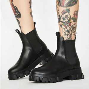 Poster Grl Peep My Profile Chelsea Boots